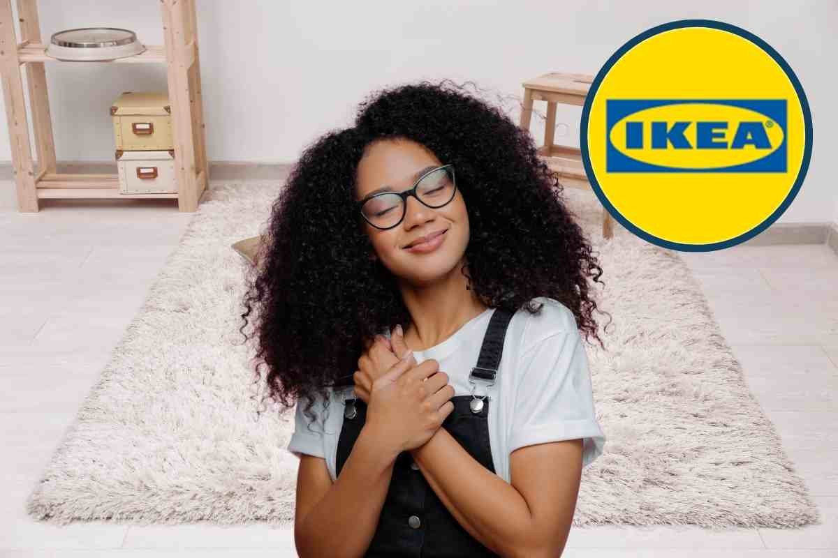 Donna contenta e logo IKEA