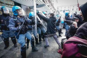 Scontro Polizia e manifestanti