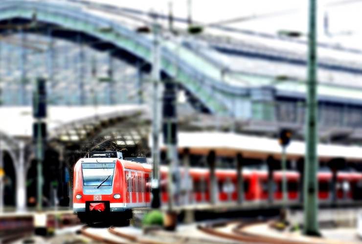 Treno parte dalla stazione 