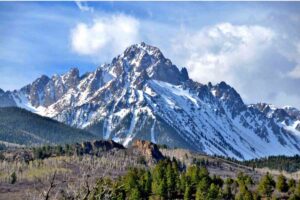 montagna innevata