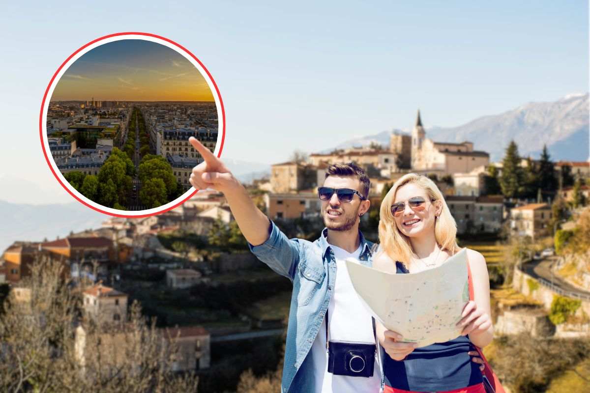 coppia di turisti, città francese in miniatura e paesaggio ciociaro di sfondo