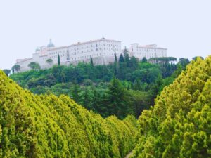 L'abbazia di Montecassino vista da valle