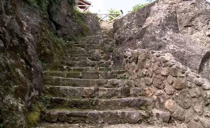 Strada con scale di Supino