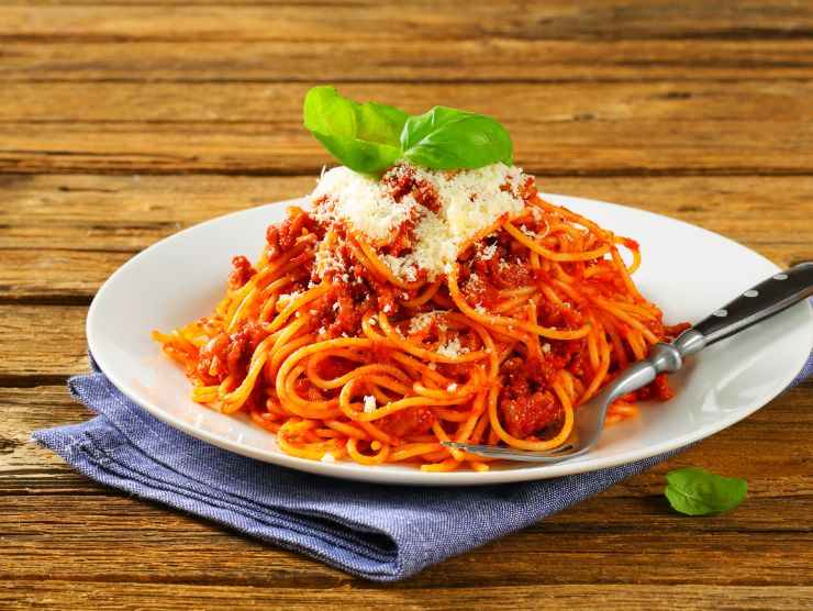 piatto di spaghetti al sugo