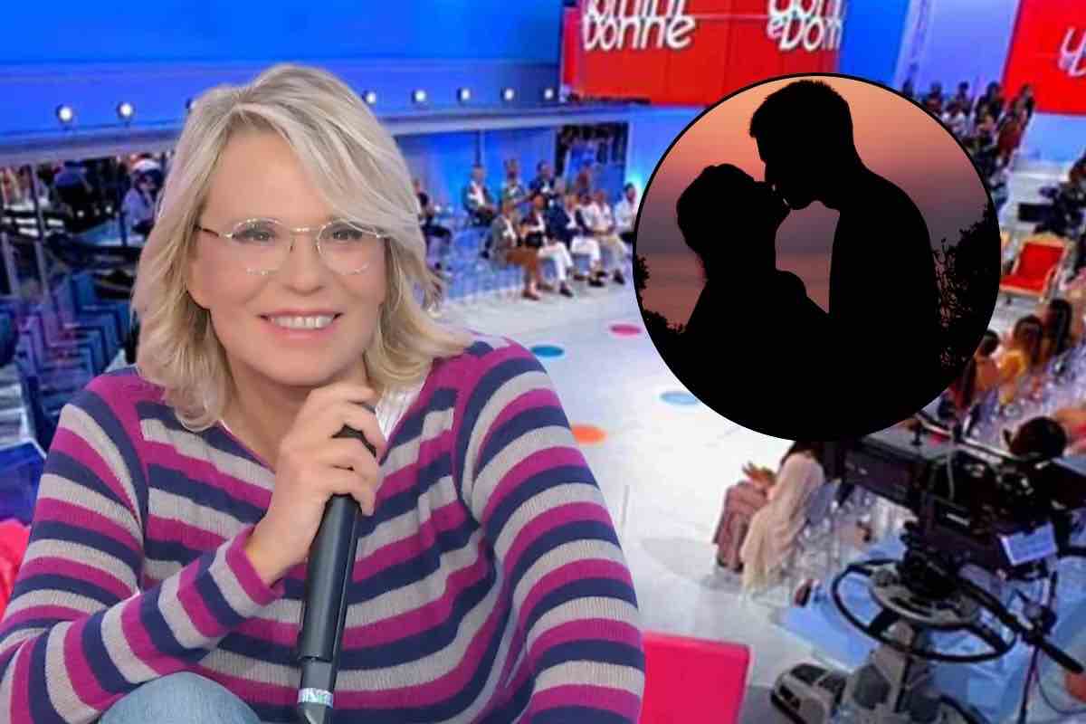 Uomini e Donne studio Maria De Filippi coppia che si bacia